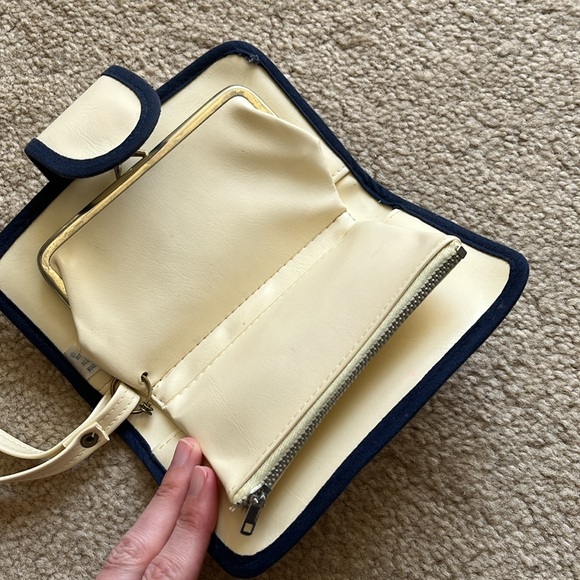 Vintage Girls’ Walt Disney Productions Minnie Mouse and Pluto Wristlet Wallet - Picture 6 of 15